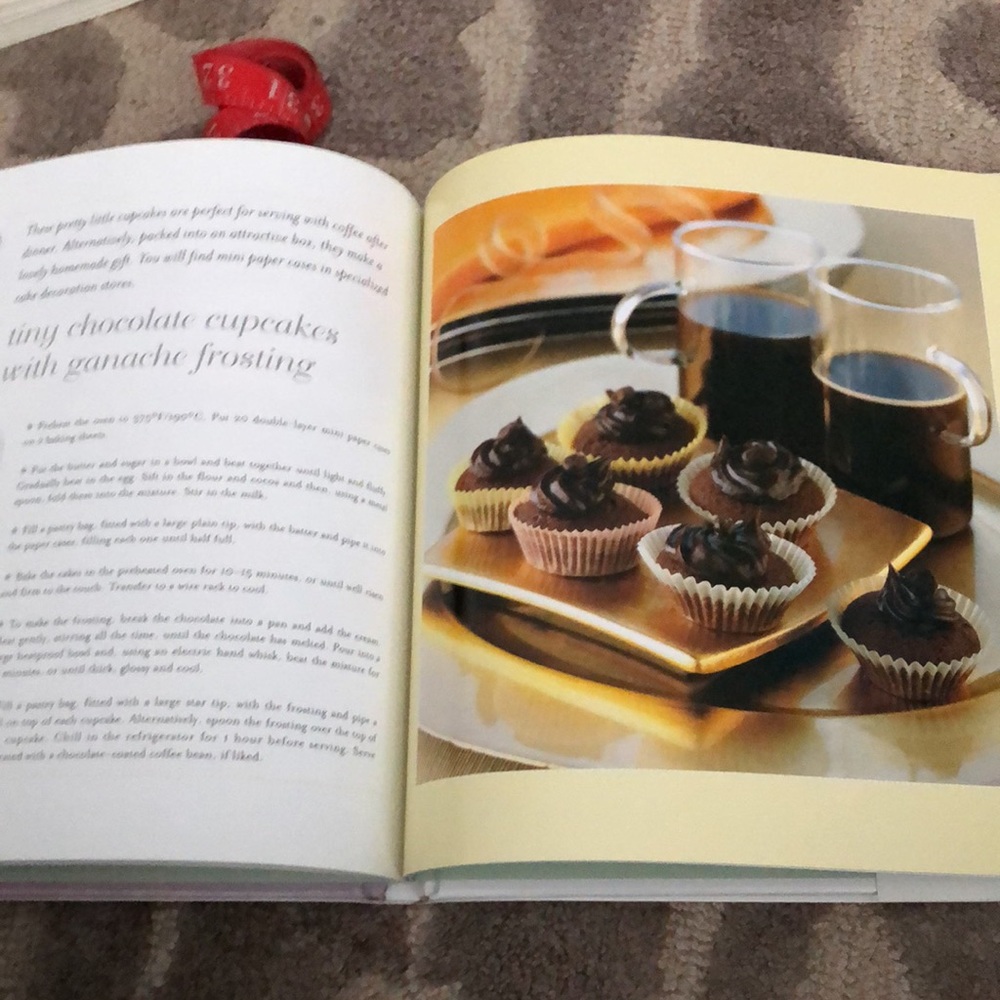 Cupcake Cook Book new - Picture 10 of 13